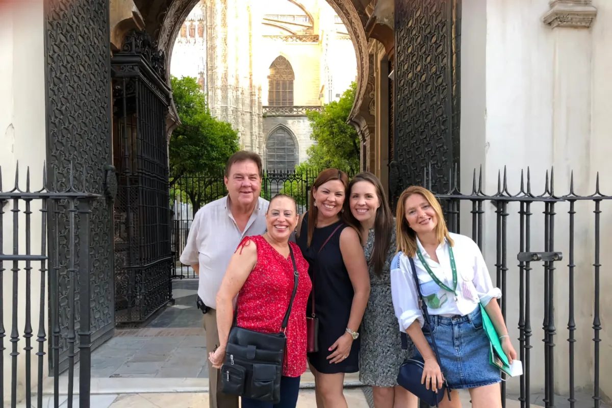 Foto 2 de Grupo Reducido Sevilla Monumental: Alcázar, Catedral y Giralda