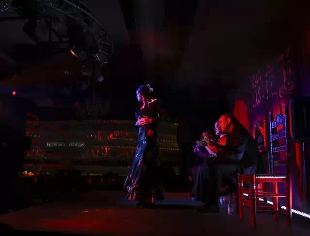 Foto 5 de Espectáculo Flamenco "La Negra" - Show Tablao de Flamenco Sevilla