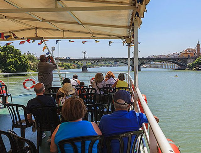 Foto 4 de Paseo en Barco por el Guadalquivir en Sevilla