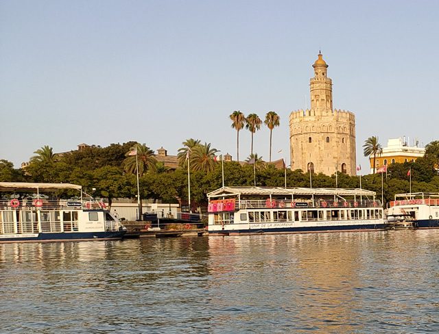 Foto 3 de Paseo en Barco por el Guadalquivir en Sevilla