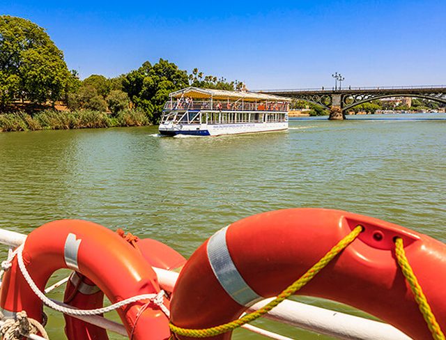 Foto 6 de Paseo en Barco por el Guadalquivir en Sevilla