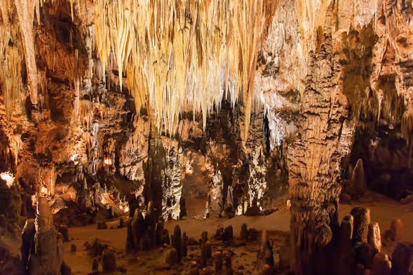 Excursión a la Cueva de Valporquero