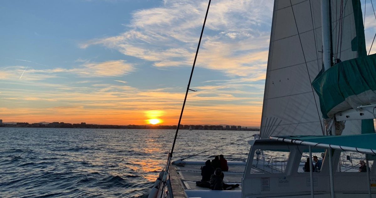 Foto 2 de Puesta de sol en catamarán desde Málaga