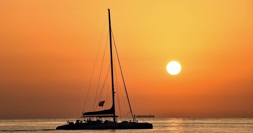 Foto 6 de Puesta de sol en catamarán desde Málaga