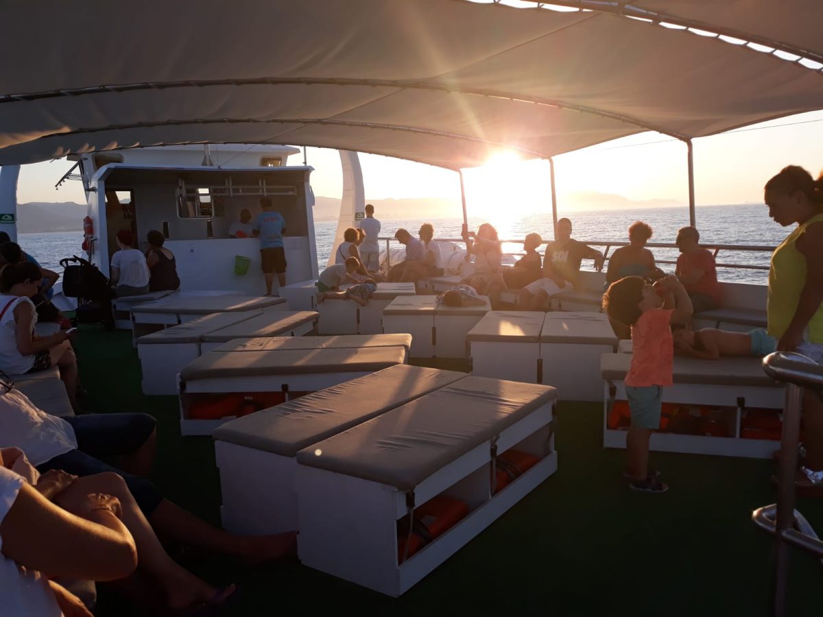 Foto 9 de Puesta de sol en catamarán desde Málaga