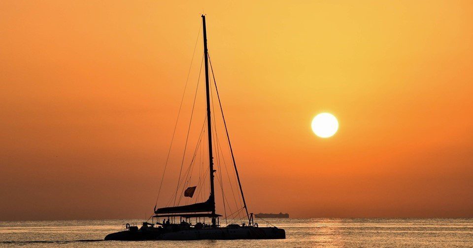 Foto 2 de Puesta de sol en catamarán desde Valencia