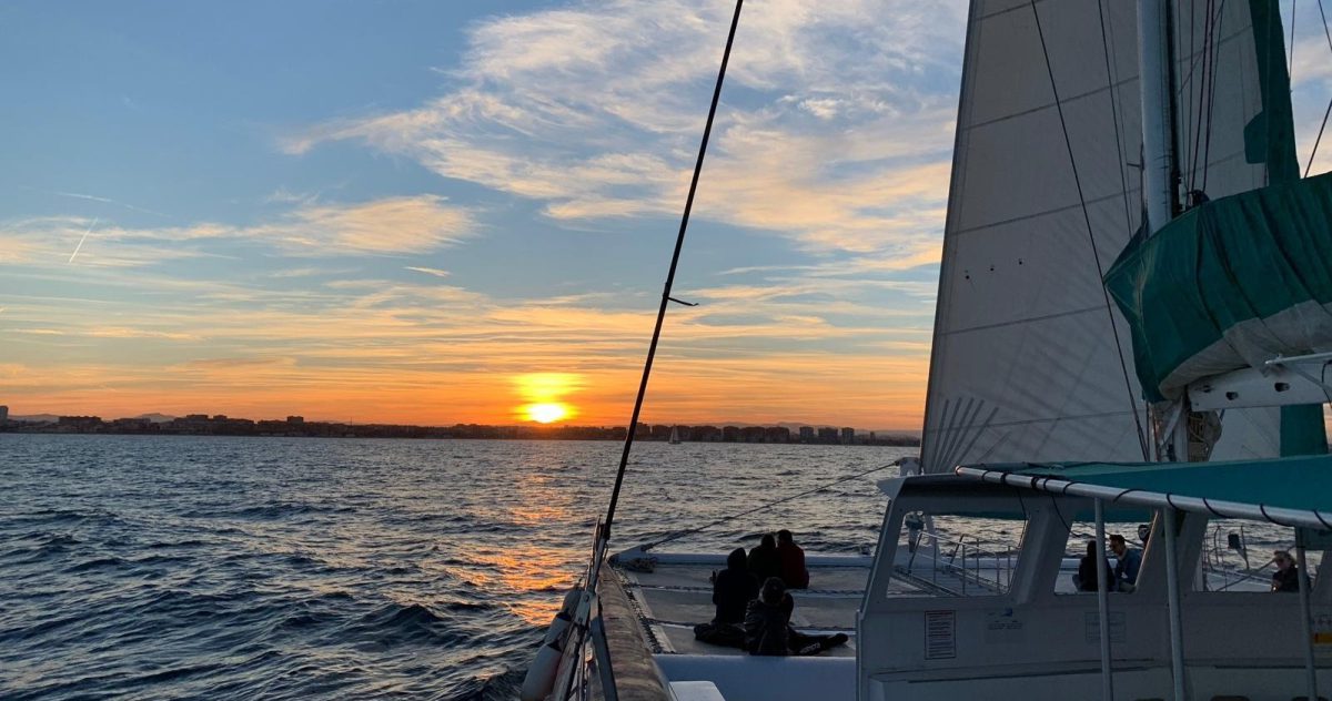 Foto 2 de Puesta de sol en catamarán desde Denia