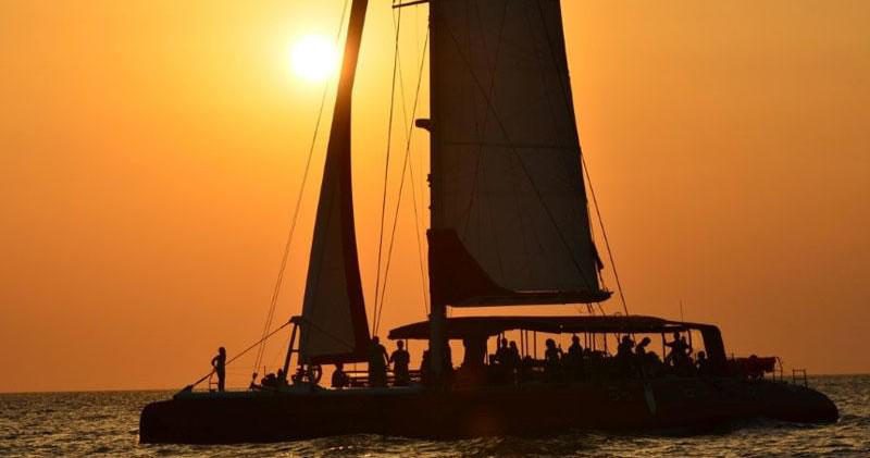 Foto 3 de Puesta de sol en catamarán desde Denia