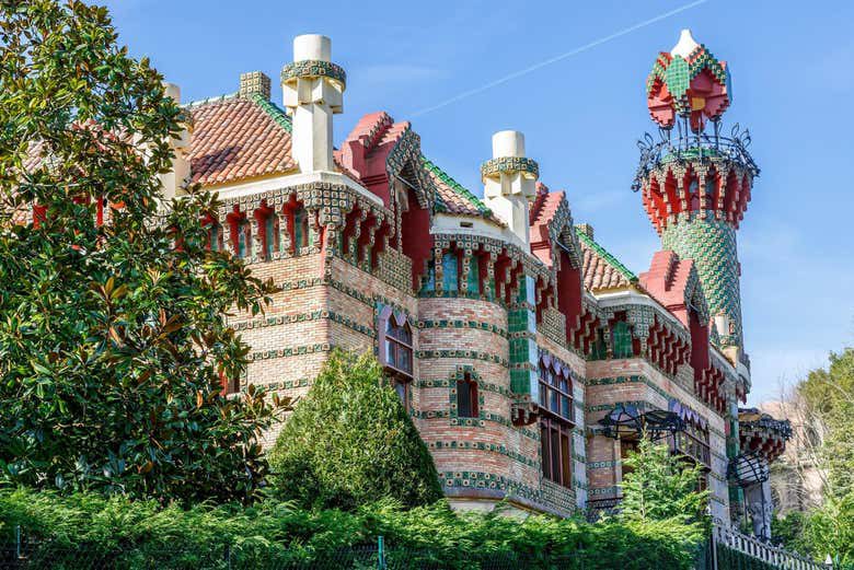 Excursión al Capricho de Gaudí, Santillana del Mar y Santander