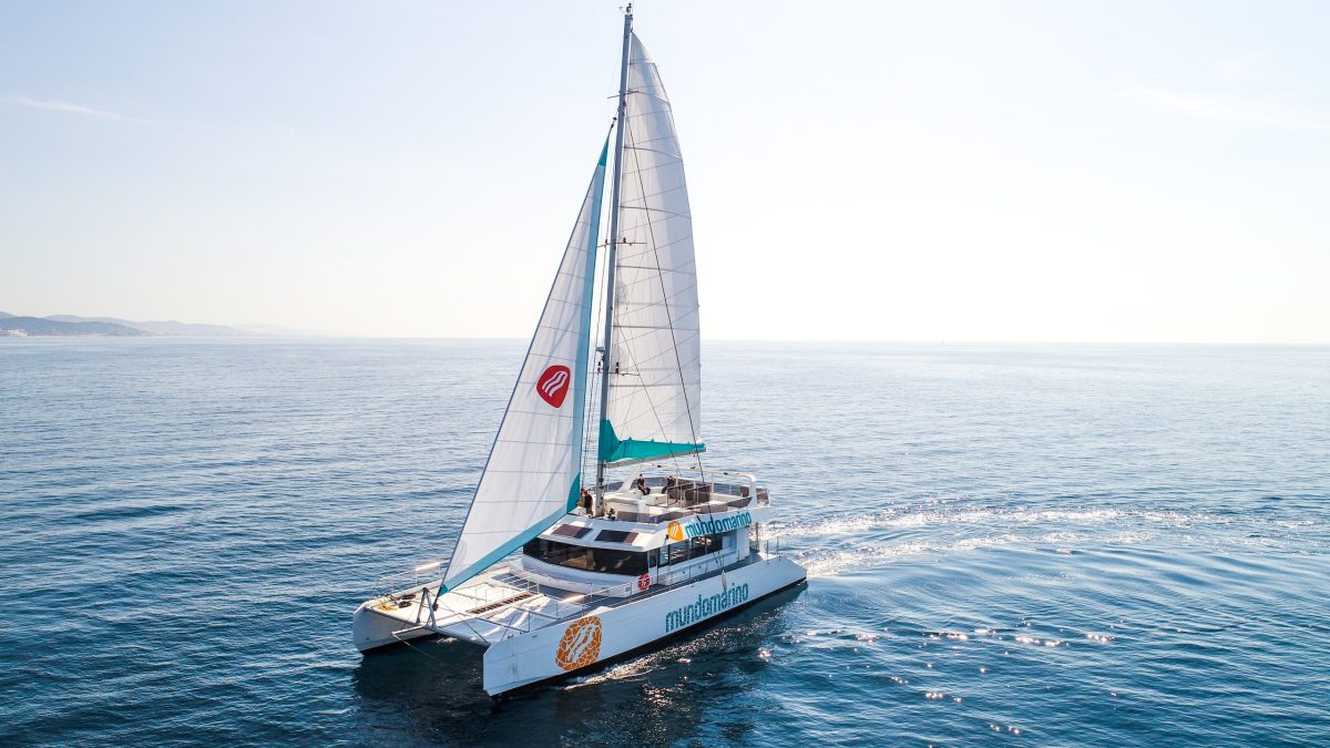 Foto 2 de Excursión en catamarán con paella y baño desde Málaga