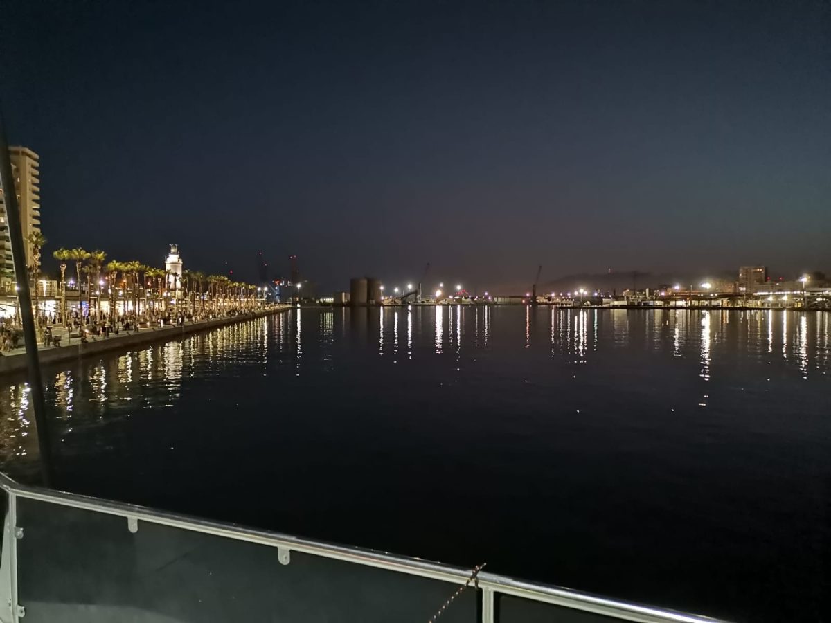 Foto 4 de Excursión nocturna con música a bordo desde Málaga