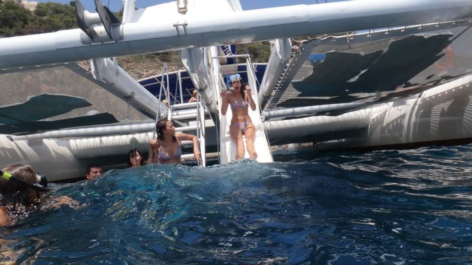 Foto 2 de Excursión a vela en catamarán con baño desde Denia