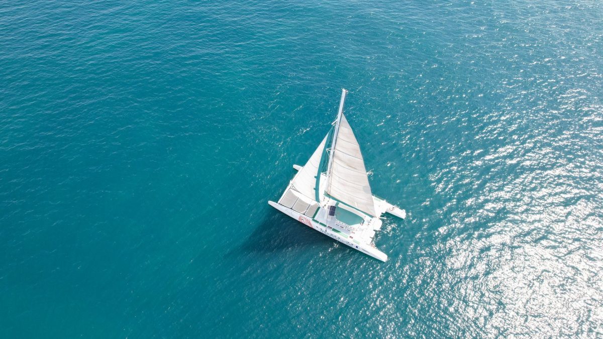 Foto 5 de Excursión a vela en catamarán con baño desde Denia