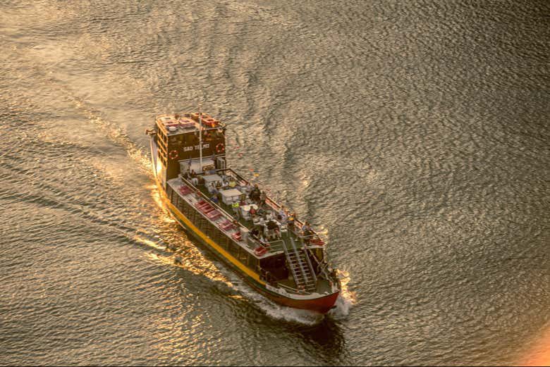 Crucero de los seis puentes al atardecer con aperitivo