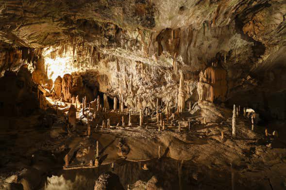 Excursión a la cueva Postojna y castillo de Predjama