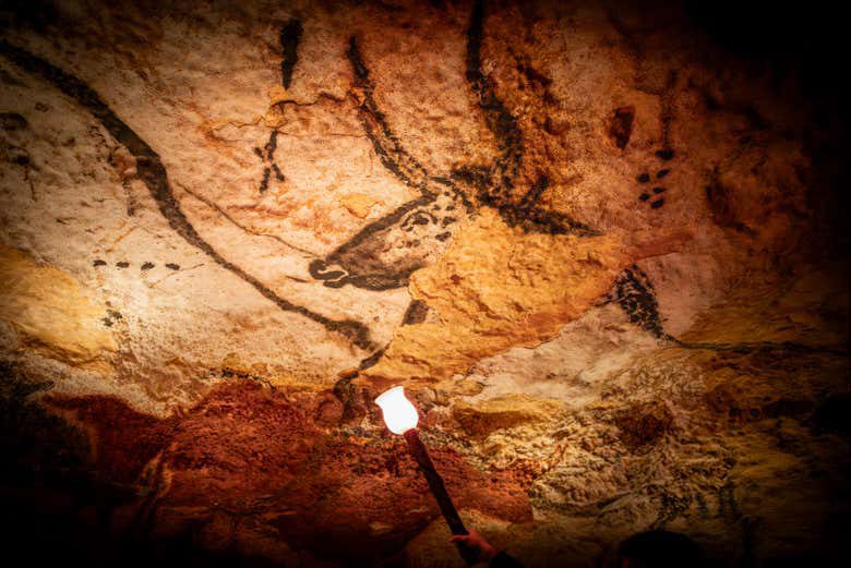 Visita al Centro de Arte rupestre y cueva de Lascaux IV