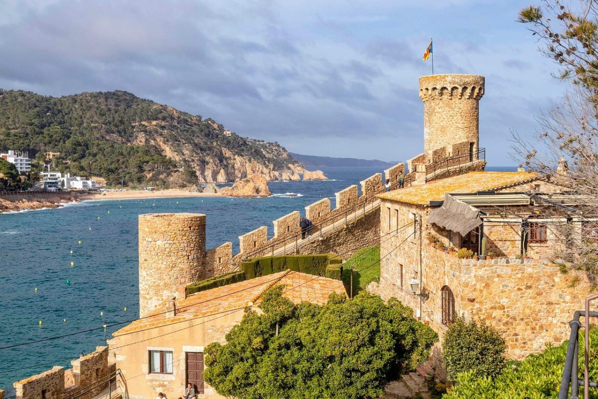 Excursión a Girona y Tossa de Mar desde Barcelona