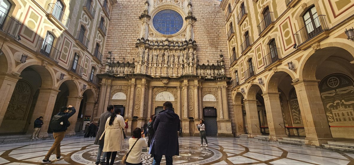 Foto 6 de Tour Guiado al Monasterio de Montserrat desde Barcelona