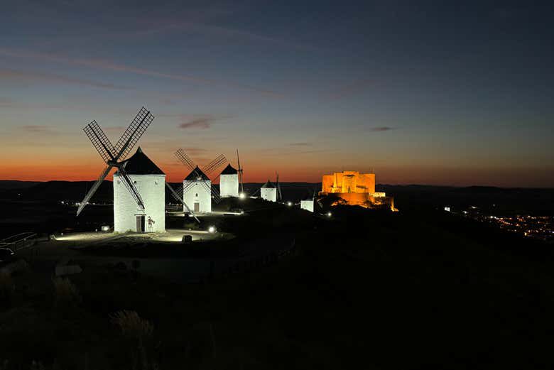 Eclipse solar 2026 en los molinos de La Mancha