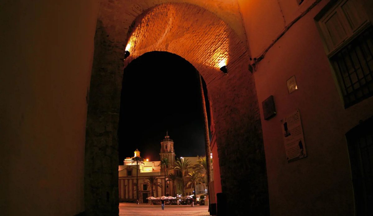 Foto 4 de Free Tour Leyendas y Misterios de Cádiz