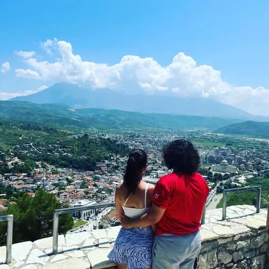 Castillo de Berat: Un Paseo a Través de Piedra, Historias y Tiempo