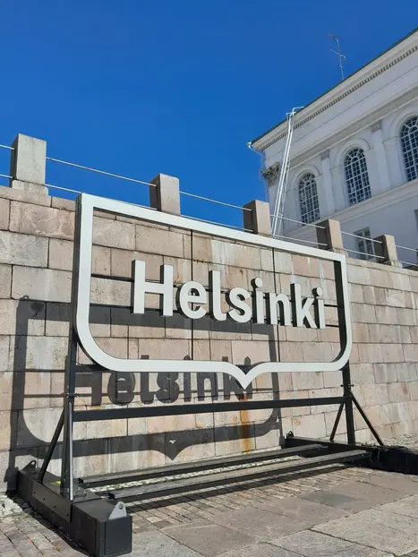 Foto 5 de Helsinki Mágica- Free tour del Paraguas Blanco - Grupo reducido