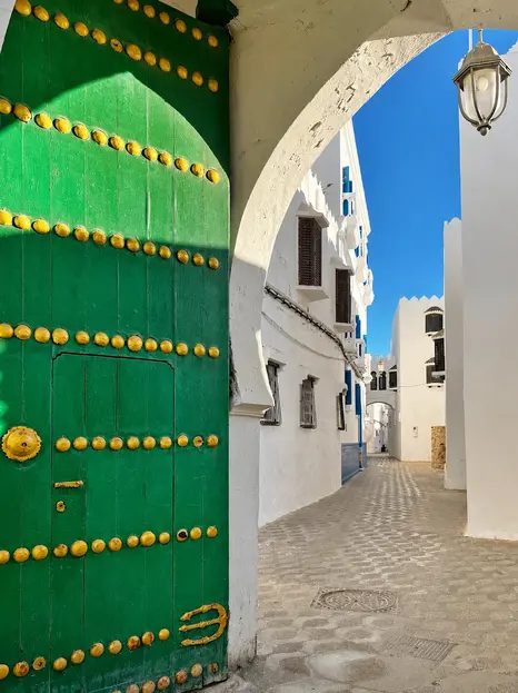 Foto 2 de ¡Explora Asilah con un guía local, arte e historia atlántica!