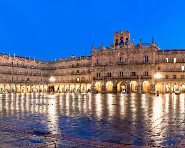 Foto 2 de Free Tour Nocturno: Historia y Leyendas de Salamanca