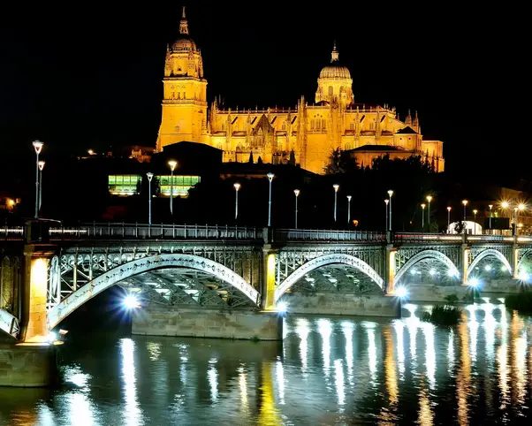 Free Tour Nocturno: Historia y Leyendas de Salamanca