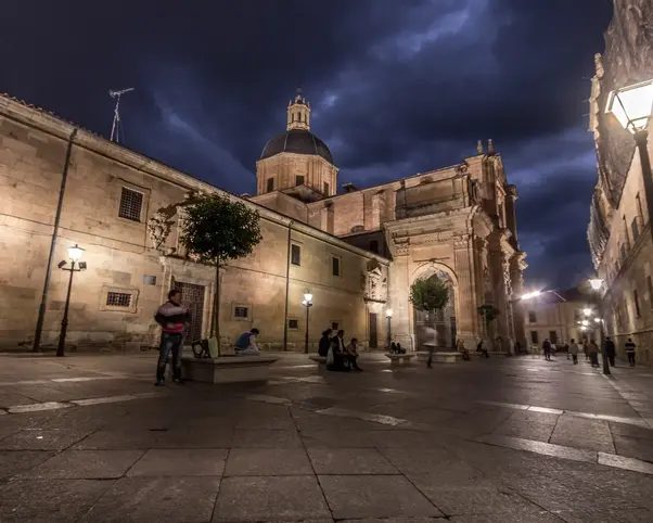 Foto 3 de Free Tour Nocturno: Historia y Leyendas de Salamanca