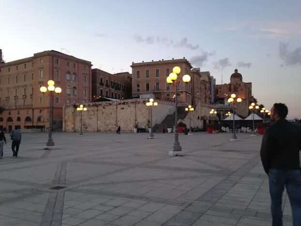 Foto 2 de Free tour por Cagliari: senderismo urbano al atardecer