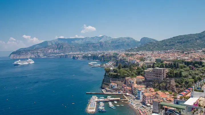 El folclore y los sabores de Sorrento: un recorrido cultural a pie con degustaciones de delicias locales.