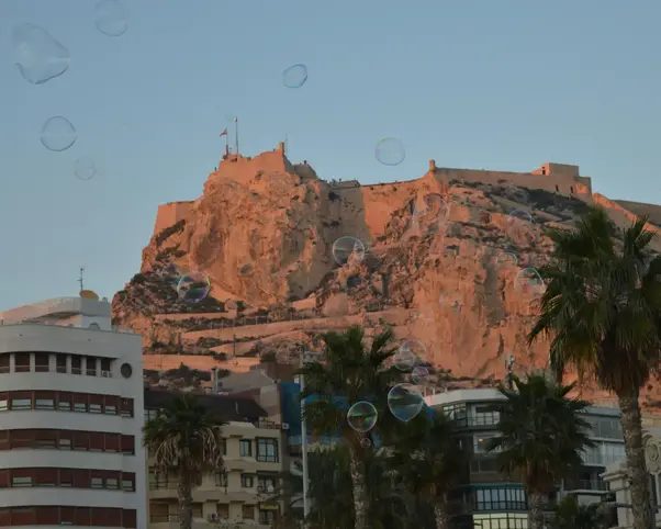 Foto 2 de Alicante Total: Descubre Historia, Leyendas y Sabores.