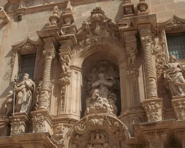 Alicante Total: Descubre Historia, Leyendas y Sabores.