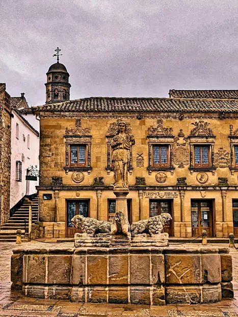 Foto 7 de Freetour Baeza imprescindible: monumentos, Historia y leyendas