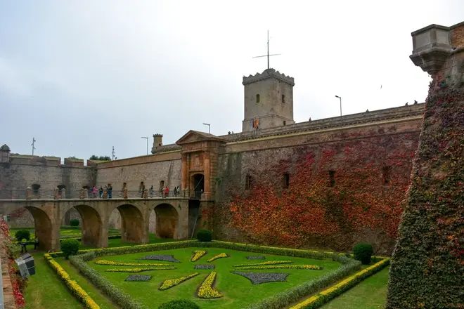 Foto 3 de Free tour por Montjuïc (la montaña mágica de Barcelona)