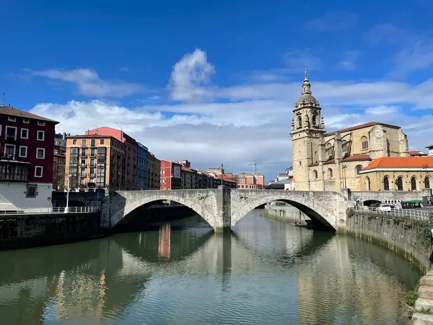 Bilbao: Gloria, Tragedia e Renacimiento - Un paseo por el Centro Histórico.