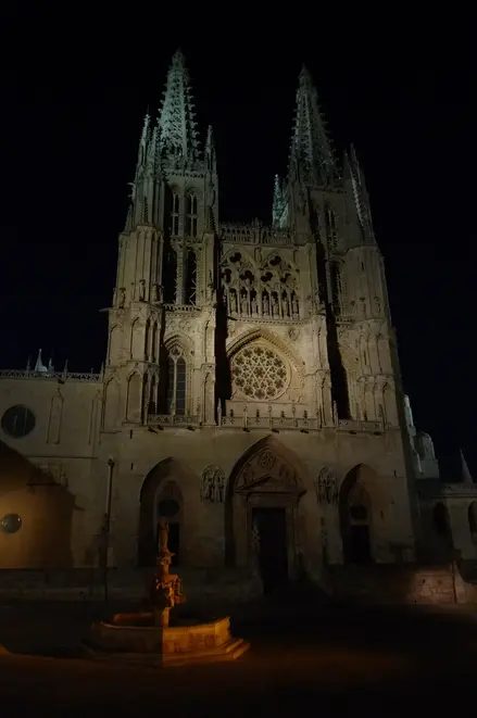 Foto 3 de Burgos Misterioso - Free Tour Nocturno