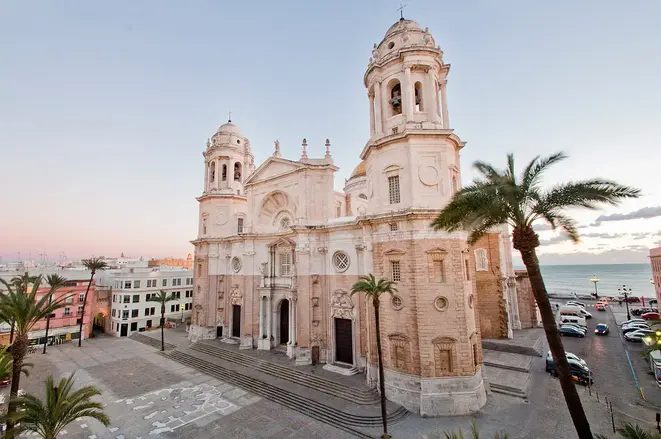 Foto 6 de Cádiz: La Historia en Cada Esquina.