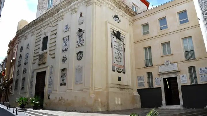 Foto 8 de Cádiz: La Historia en Cada Esquina.