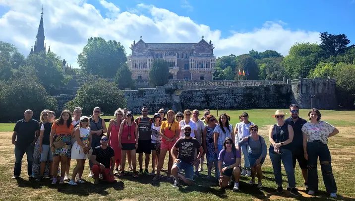Foto 2 de Free Tour - Comillas ¡modernista, marinera y de cine!