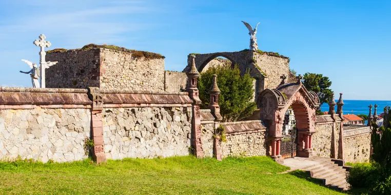 Foto 6 de Free Tour - Comillas ¡modernista, marinera y de cine!