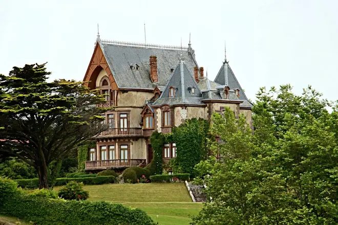 Foto 4 de Free Tour - Comillas ¡modernista, marinera y de cine!