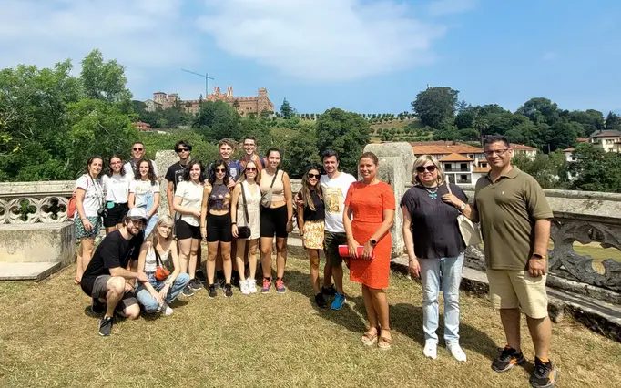 Foto 8 de Free Tour - Comillas ¡modernista, marinera y de cine!
