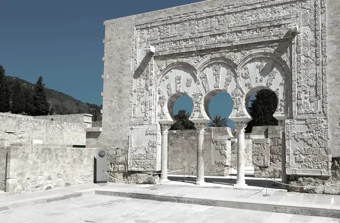 Visita Nocturna a Medina Azahara