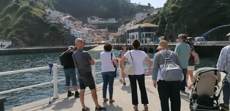Foto 2 de Free tour Cudillero con guía autóctona