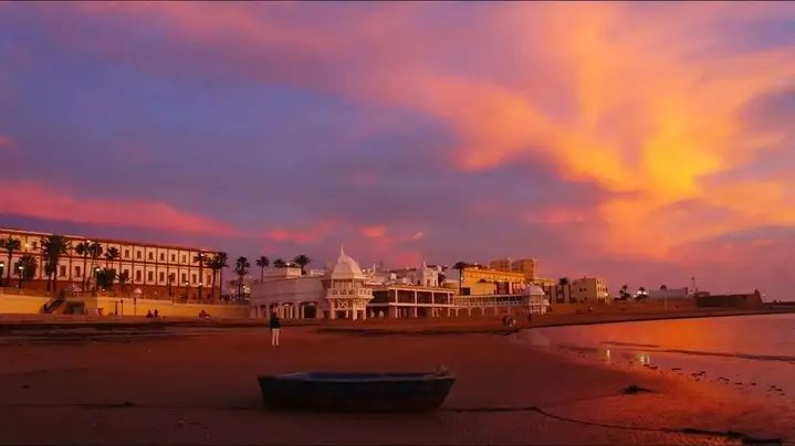 Foto 2 de Free tour: Historia de Cádiz + atardecer en La Caleta