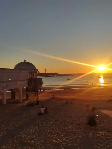 Foto 3 de Free tour: Historia de Cádiz + atardecer en La Caleta