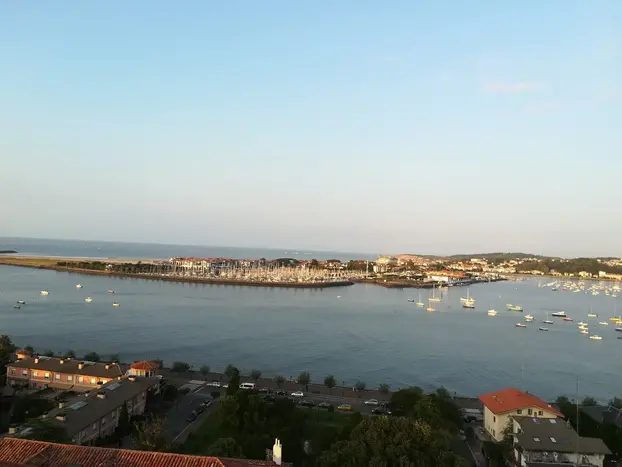 Foto 3 de HONDARRIBIA ¡No te arrepentirás!