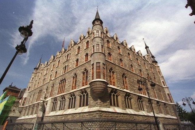 Foto 4 de Free Tour por León: Clásico e Imperdible - ¡Radioguía individual incluida !
